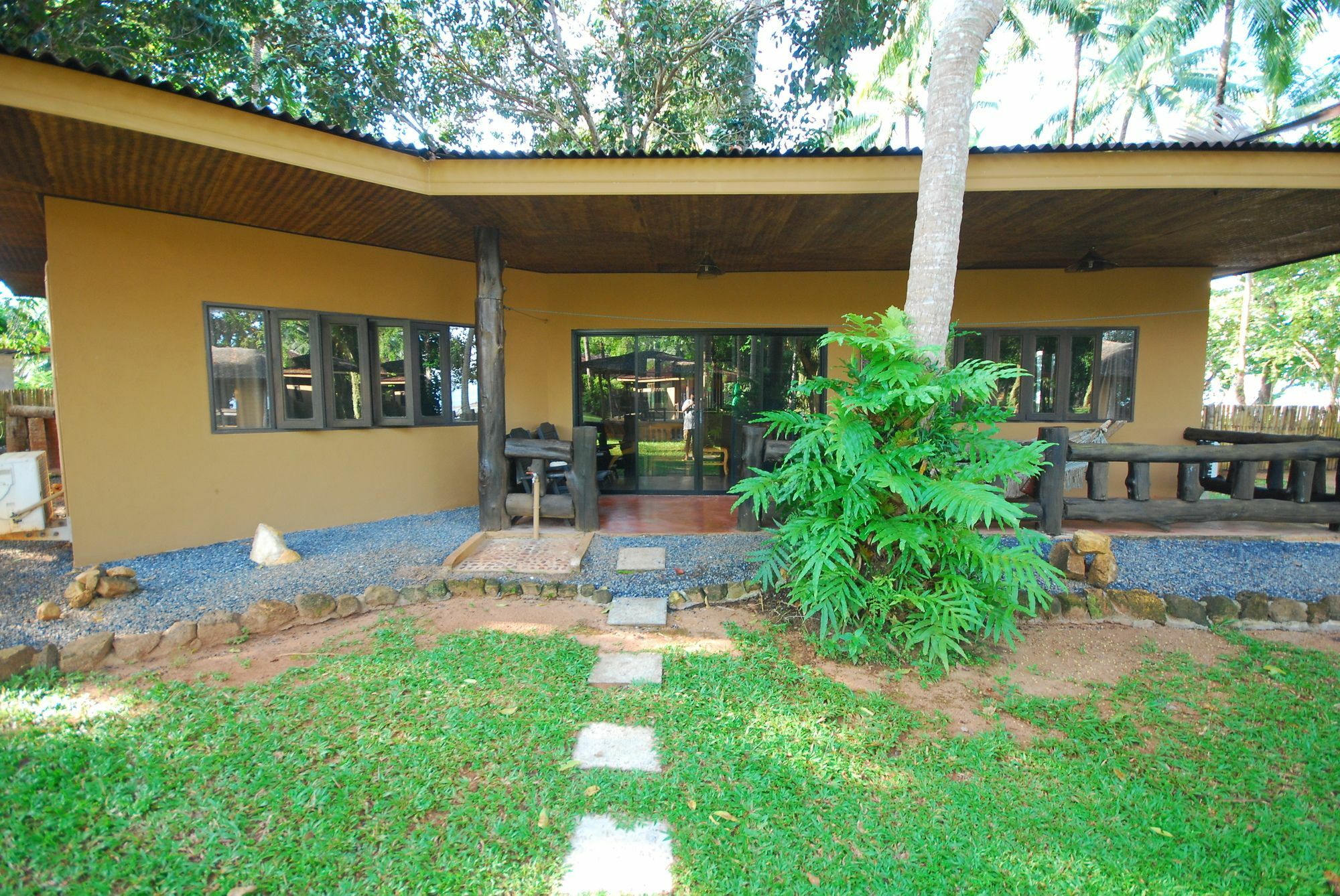 Melina Beach Front Bungalows Tha Lane Bay Экстерьер фото